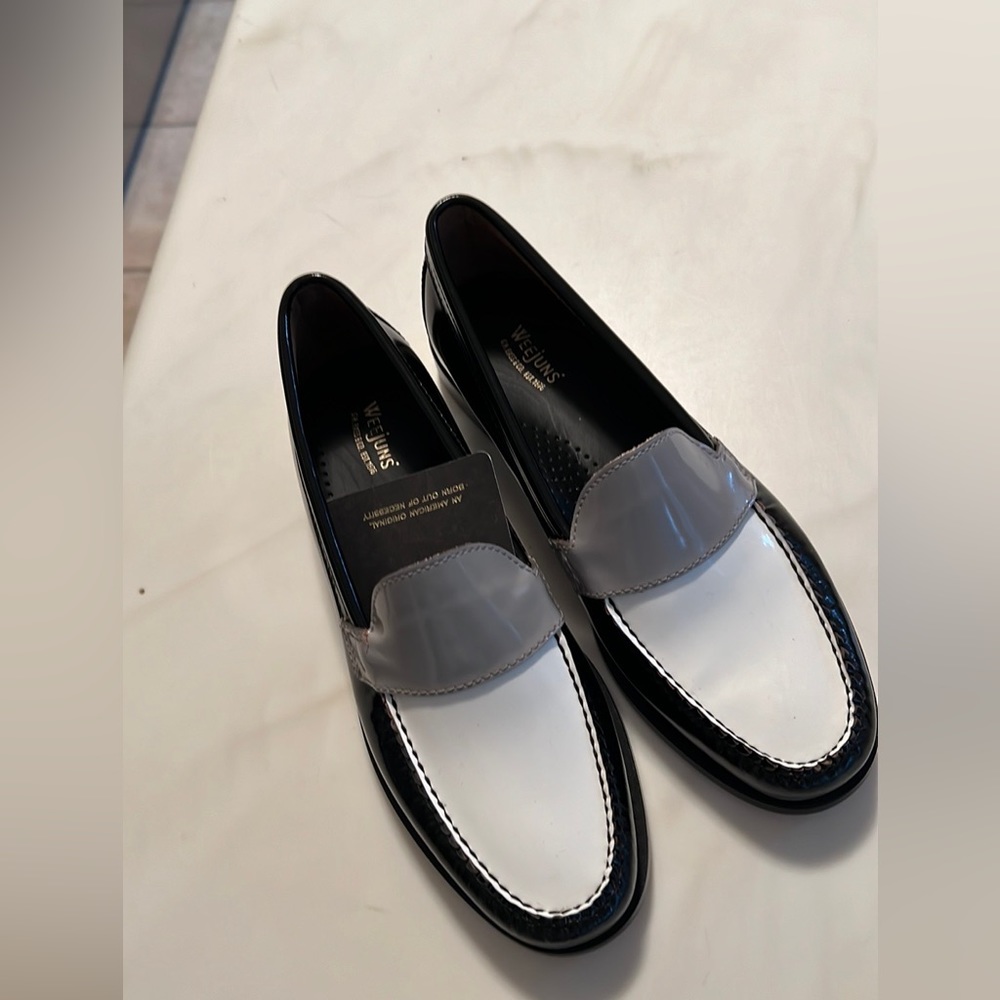NWT Bass Weejuns leather loafers